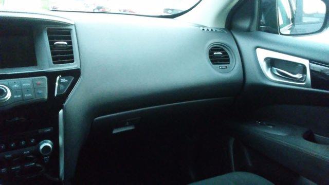 2015 Nissan Pathfinder S photo