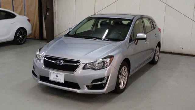 The 2015 Subaru Impreza 2.0i Premium photos