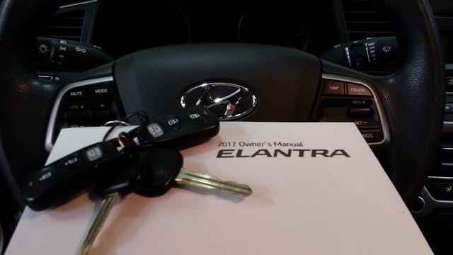 2017 Hyundai Elantra SE photo