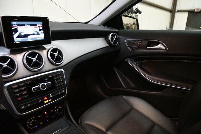 2015 Mercedes-Benz GLA 250 4MATIC 4dr GLA 250 photo