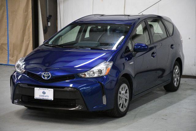The 2015 Toyota Prius v Five photos