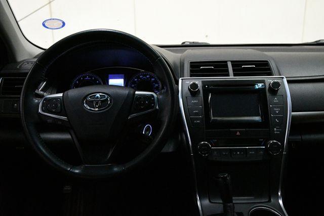 2015 Toyota Camry XLE photo