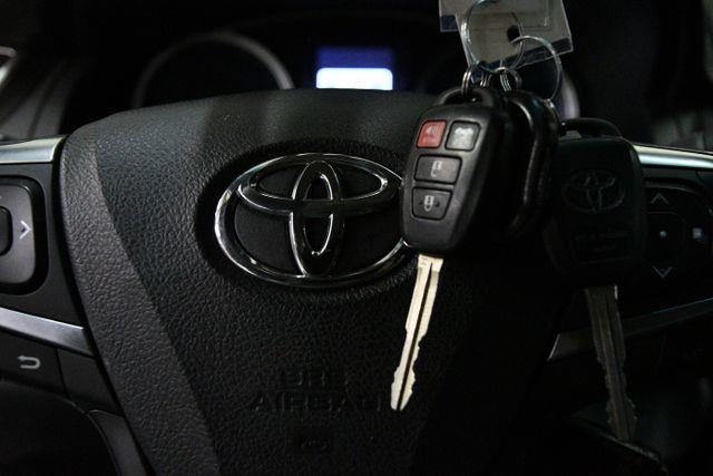 2015 Toyota Camry XLE photo
