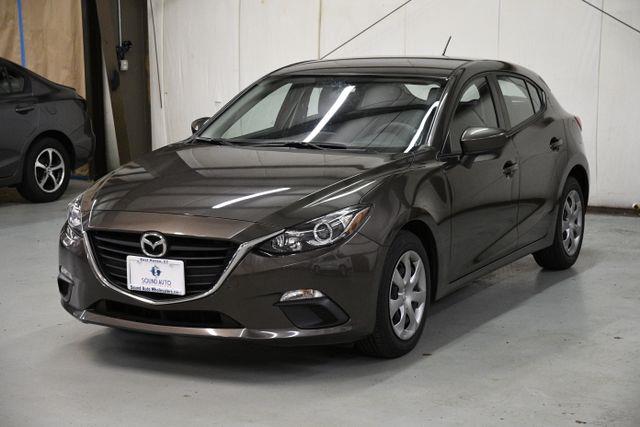 The 2015 Mazda Mazda3 i Sport photos