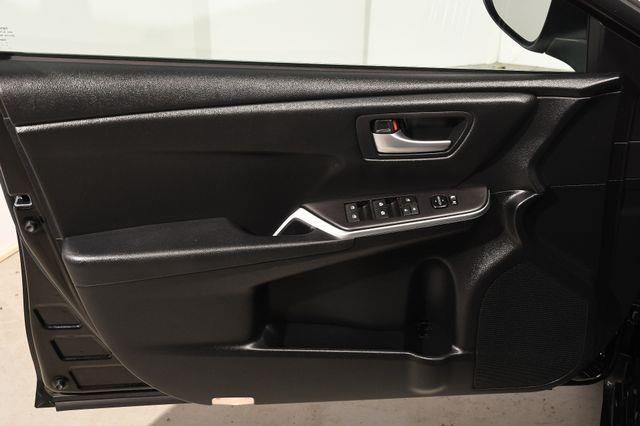 2015 Toyota Camry Hybrid SE photo