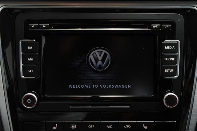 2013 Volkswagen Passat SE PZEV photo