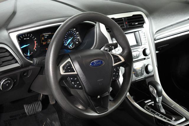 2016 Ford Fusion SE photo