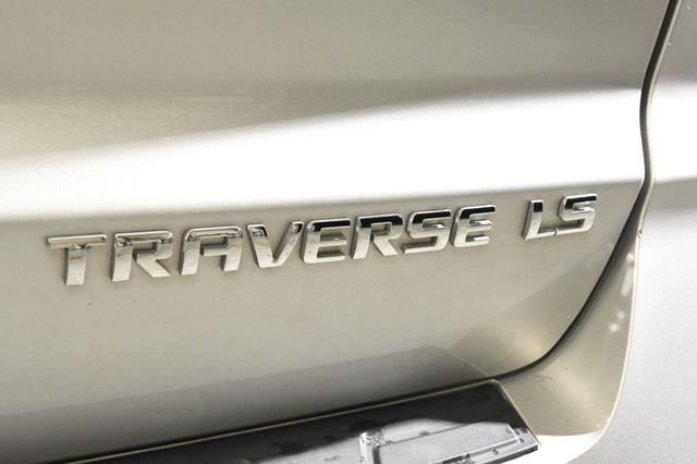 2016 Chevrolet Traverse LS photo