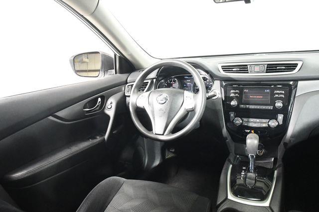 2015 Nissan Rogue SV photo