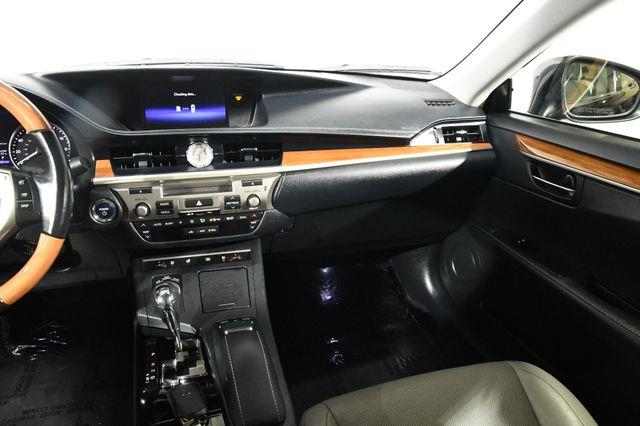 2015 Lexus ES 00h photo