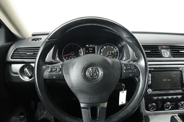 2014 Volkswagen Passat SE PZEV photo