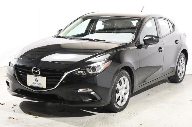 The 2015 Mazda Mazda3 i Sport photos
