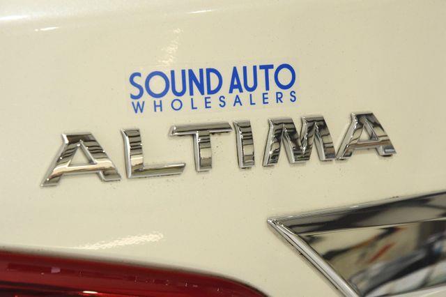 2016 Nissan Altima 2.5 SL w/ Nav & Blind Spot photo