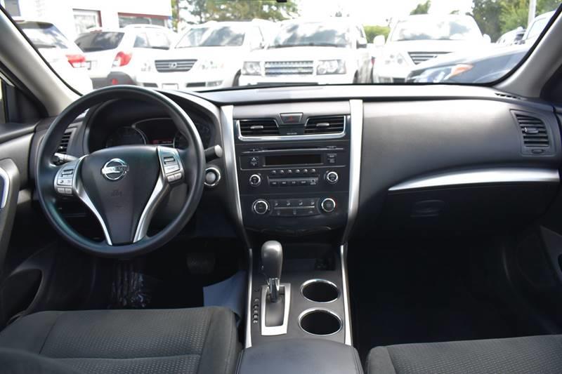 2015 Nissan Altima 2.5 S 4dr Sedan photo