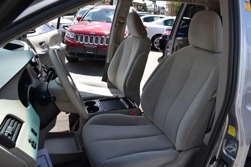 2011 Toyota Sienna LE 8-Passenger photo