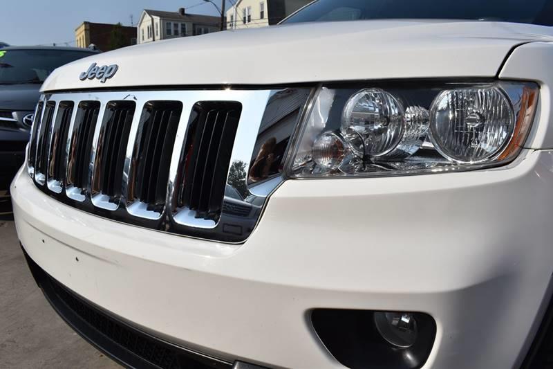 2011 Jeep Grand Cherokee Laredo photo