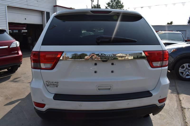 2011 Jeep Grand Cherokee Laredo photo