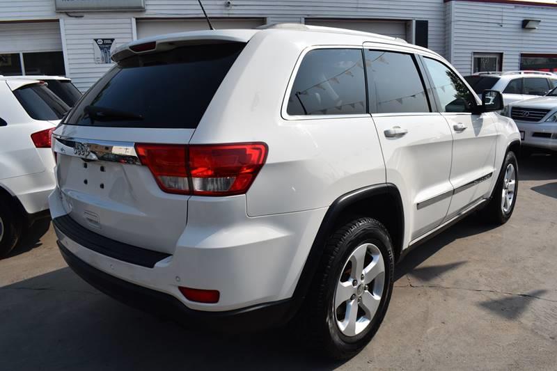 2011 Jeep Grand Cherokee Laredo photo