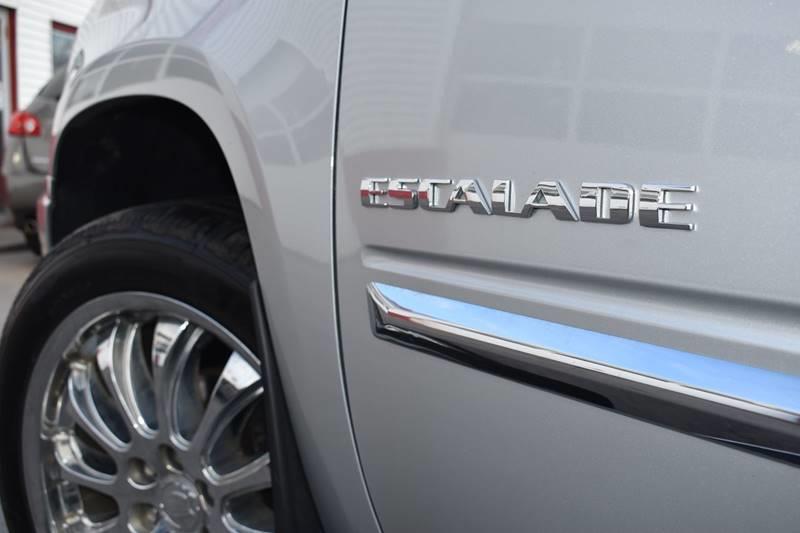 2011 Cadillac Escalade Luxury photo