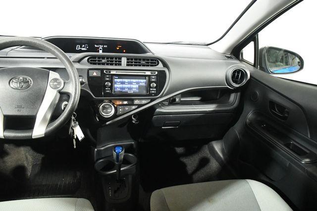 2015 Toyota Prius c Three photo