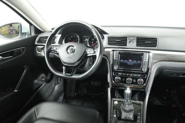2016 Volkswagen Passat 3.6L V6 SEL Premium photo
