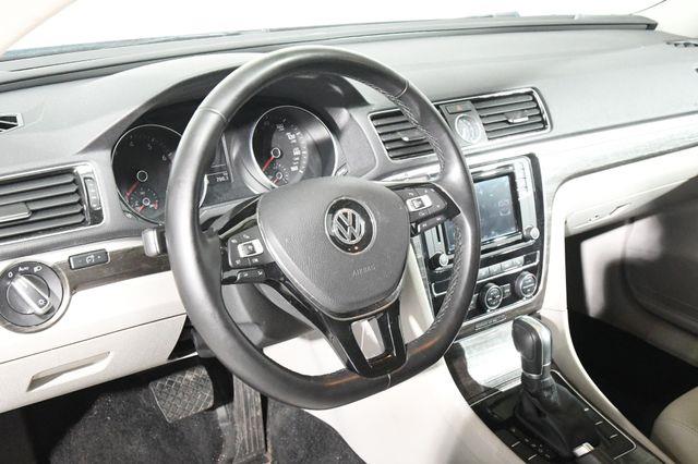 2016 Volkswagen Passat 1.8T SE photo