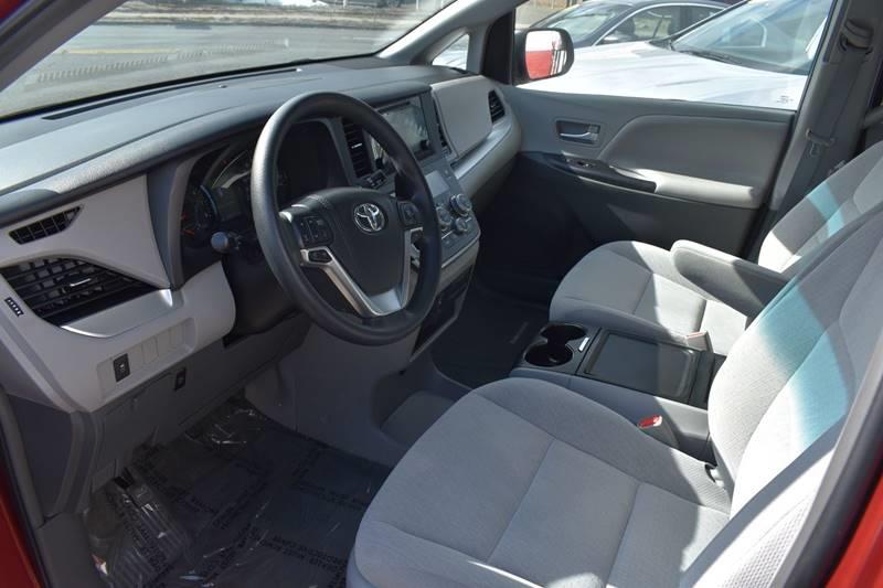 2015 Toyota Sienna LE 7 Passenger AWD 4dr Mini Va photo