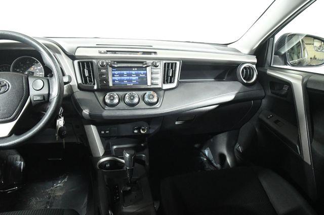 2016 Toyota RAV4 LE photo