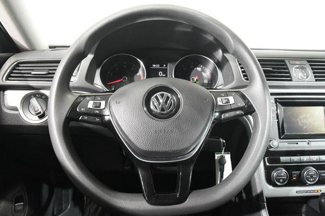 2016 Volkswagen Passat 1.8T S photo