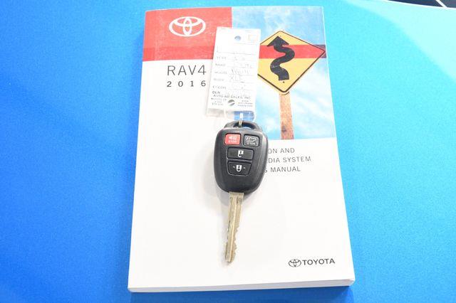 2016 Toyota RAV4 XLE photo