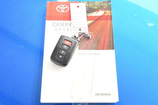 2016 Toyota Camry SE w/Special Edition Pkg photo