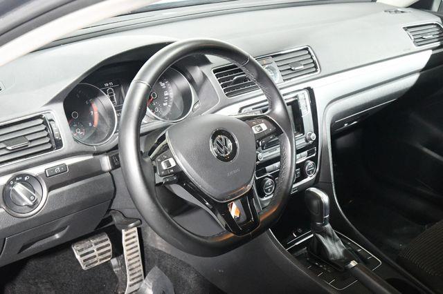 2016 Volkswagen Passat 1.8T R-Line photo