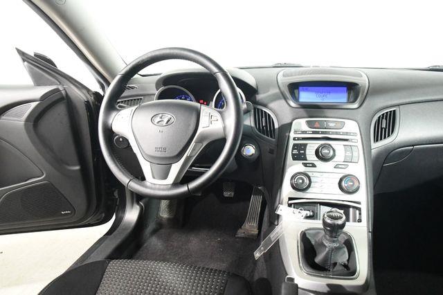 2010 Hyundai Genesis 2.0T Premium photo