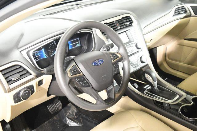 2016 Ford Fusion Hybrid SE photo