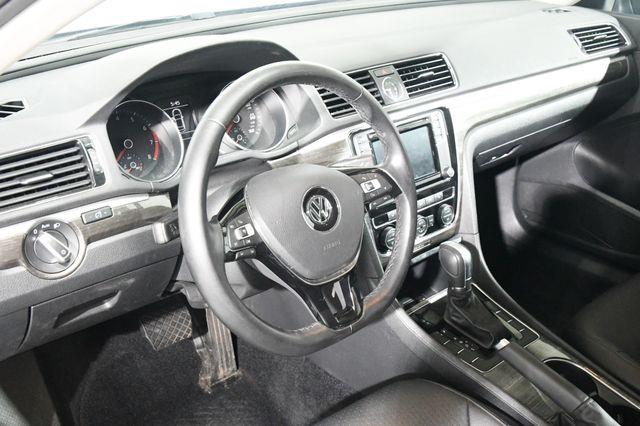 2016 Volkswagen Passat 1.8T SE w/Technology photo