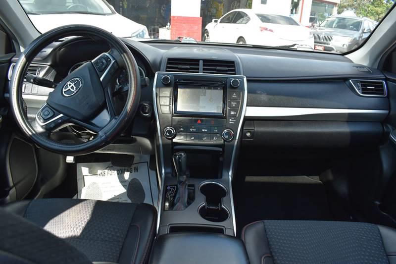 The 2015 Toyota Camry SE 4dr Sedan