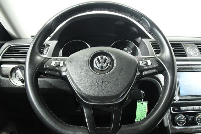 2016 Volkswagen Passat 1.8T SE w/ Tech photo