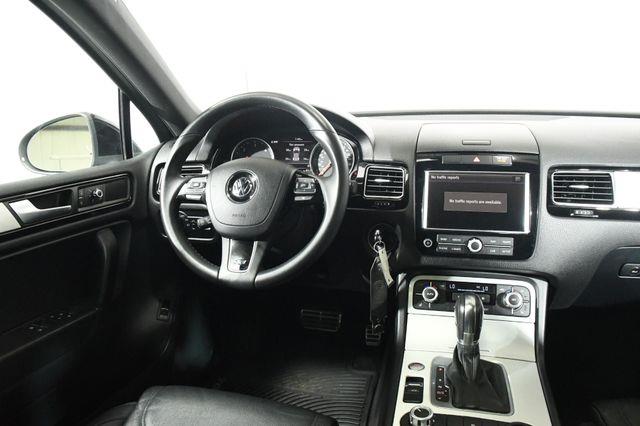 2014 Volkswagen Touareg TDI R-Line photo