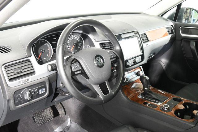 2012 Volkswagen Touareg TDI Sport photo