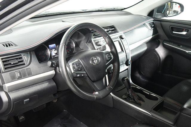 2016 Toyota Camry SE photo