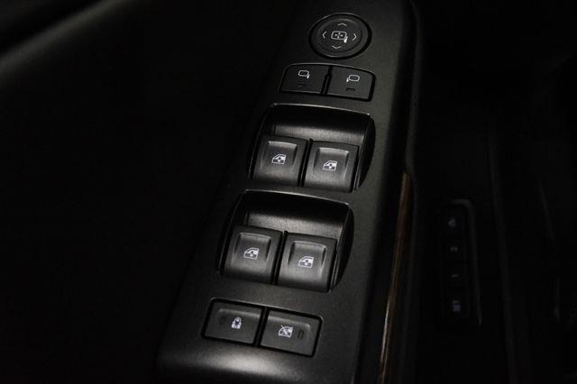 2017 Chevrolet Suburban LT w/ Nav/ Heated / Seats photo