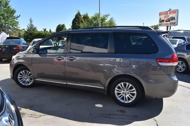 2013 Toyota Sienna XLE 7-Passenger Auto Access Se photo