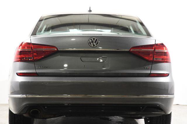 2016 Volkswagen Passat 1.8T R-Line w/Comfort Pkg photo