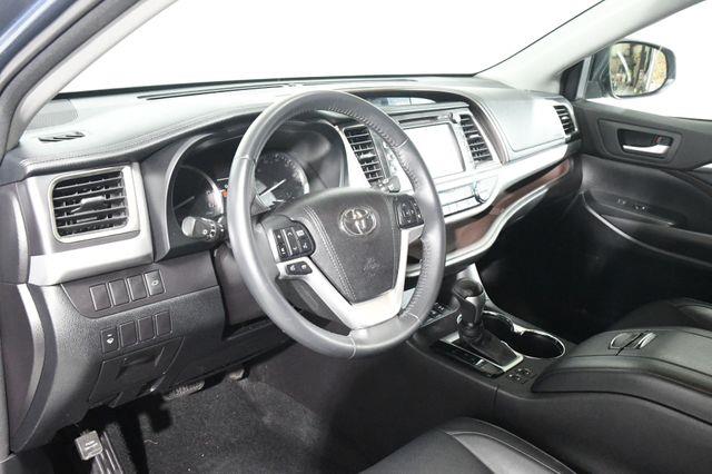 2016 Toyota Highlander XLE photo
