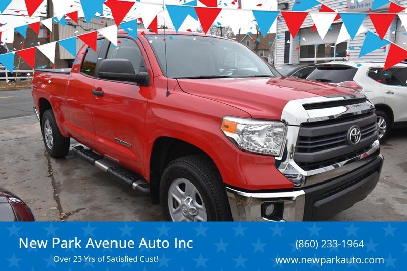 The 2015 Toyota Tundra SR5 4x4 4dr Double Cab Pickup  photos