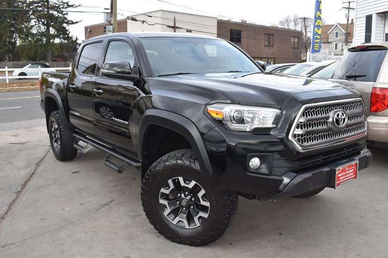 2016 Toyota Tacoma TRD Off Road 4x4 4dr Double Ca photo