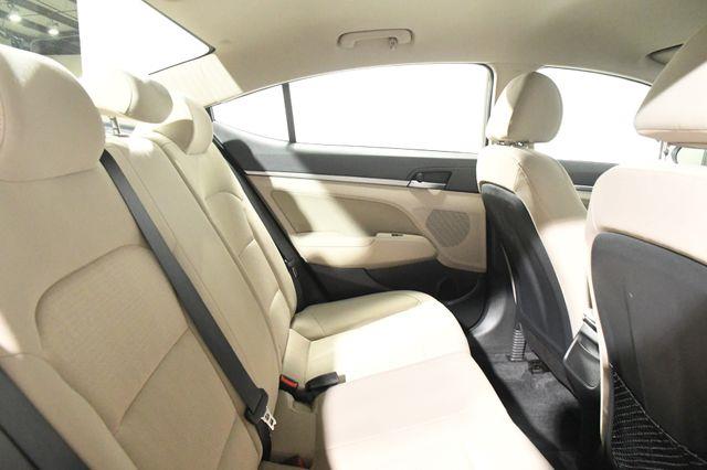 2017 Hyundai Elantra SE w/ Blind Spot / Heated Seat photo