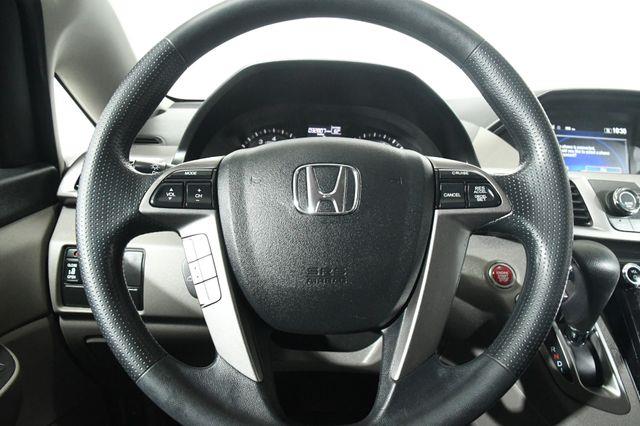 2016 Honda Odyssey SE w/ DvD photo