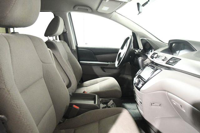 2016 Honda Odyssey SE w/ DvD photo