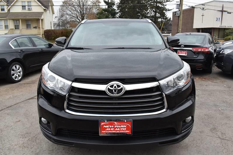 2016 Toyota Highlander XLE AWD 4dr SUV photo